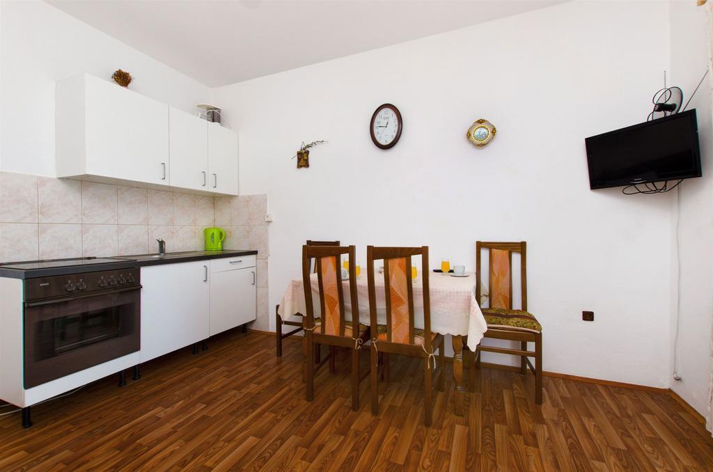 Apartments Ban Dugi Rat Bagian luar foto