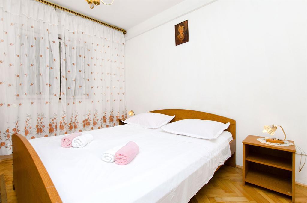 Apartments Ban Dugi Rat Bagian luar foto